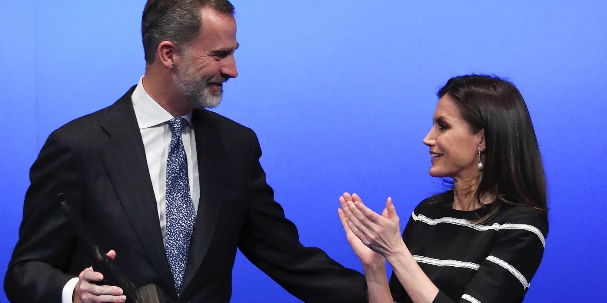 El gesto público que demuestra el amor y la complicidad de los Reyes Felipe y Letizia