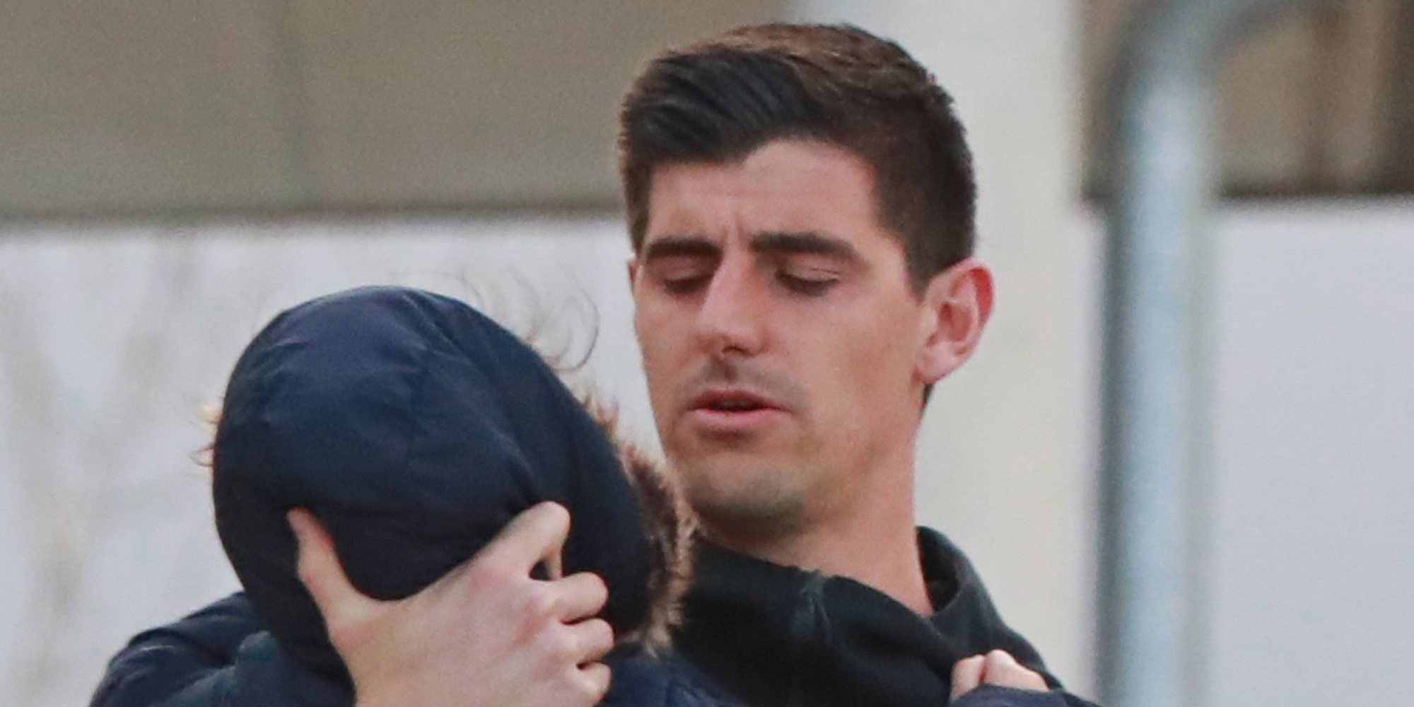 Thibaut Courtois pierde los nervios y ataca a un paparazzi que le seguía