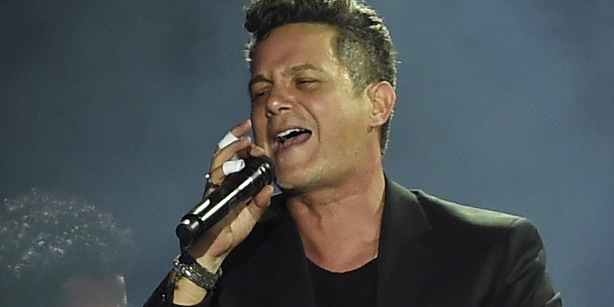 Alejandro Sanz cancela la promoción de su último disco por una neumonía