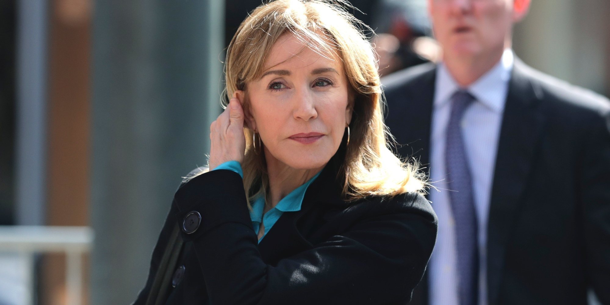 Felicity Huffman y Lori Loughlin declaran ante el juez acusadas de comprar el acceso a la Universidad