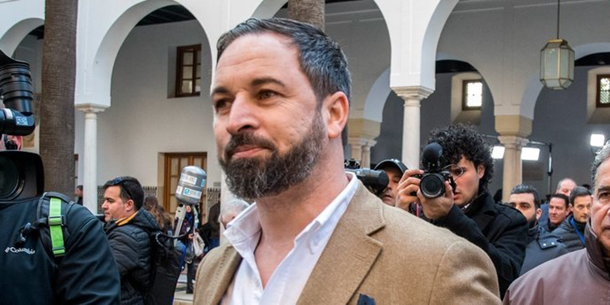 Santiago Abascal en 'Mi casa es la tuya': "La bandera de los gays es la bandera de España"