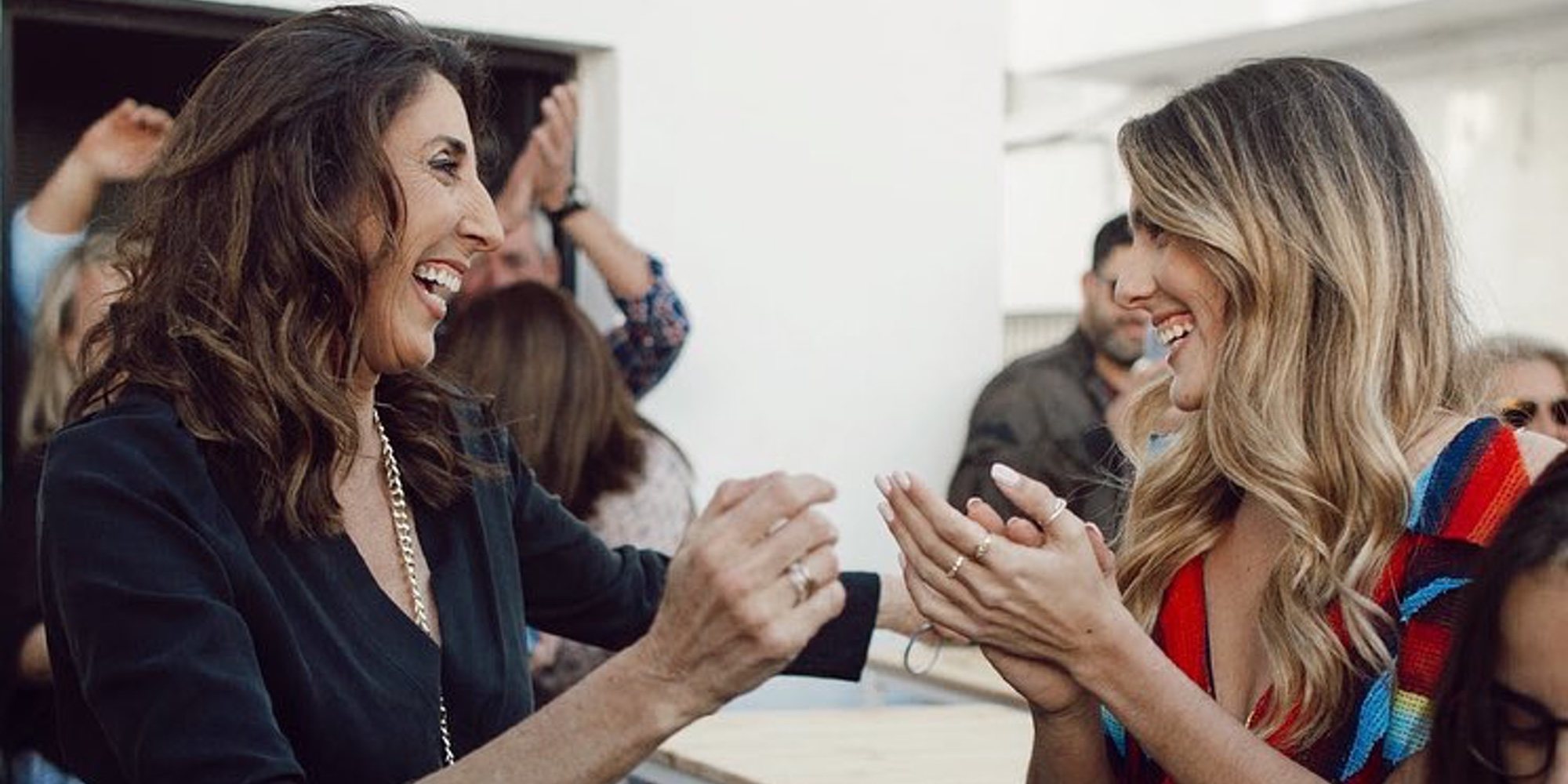 Paz Padilla y Anna Ferrer inauguran llenas de emoción su tienda de ropa