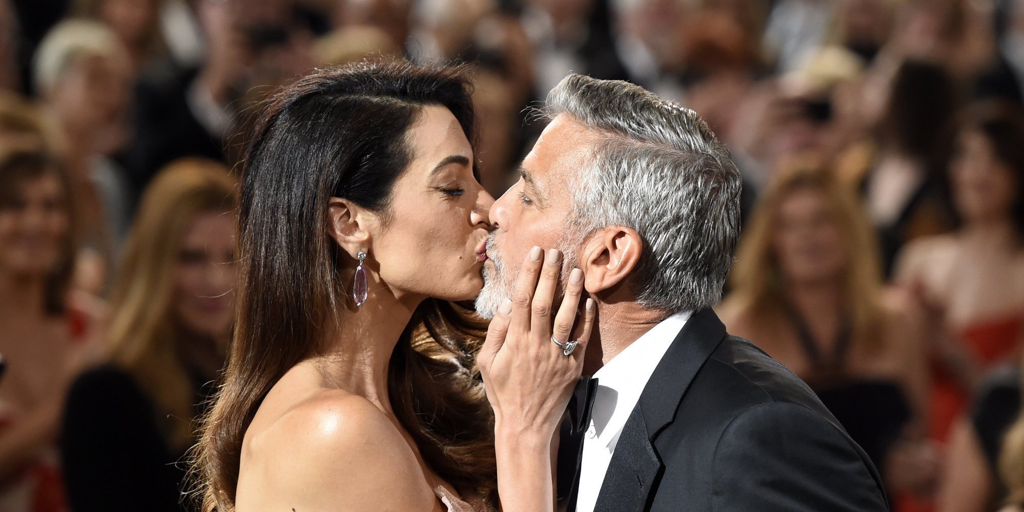 Amal Clooney prohíbe a George Clooney montar en moto