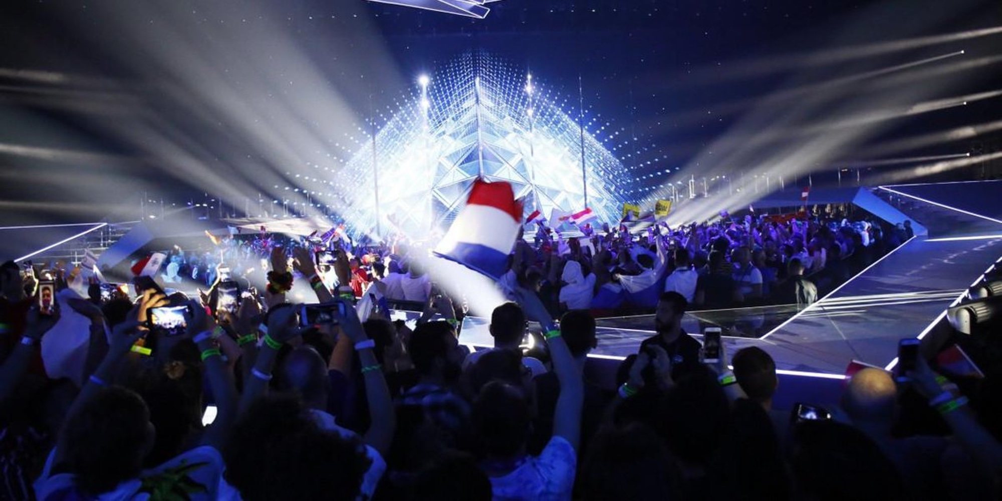 Banderas y desfile de concursantes, así ha sido el novedoso inicio del Festival de Eurovisión 2019