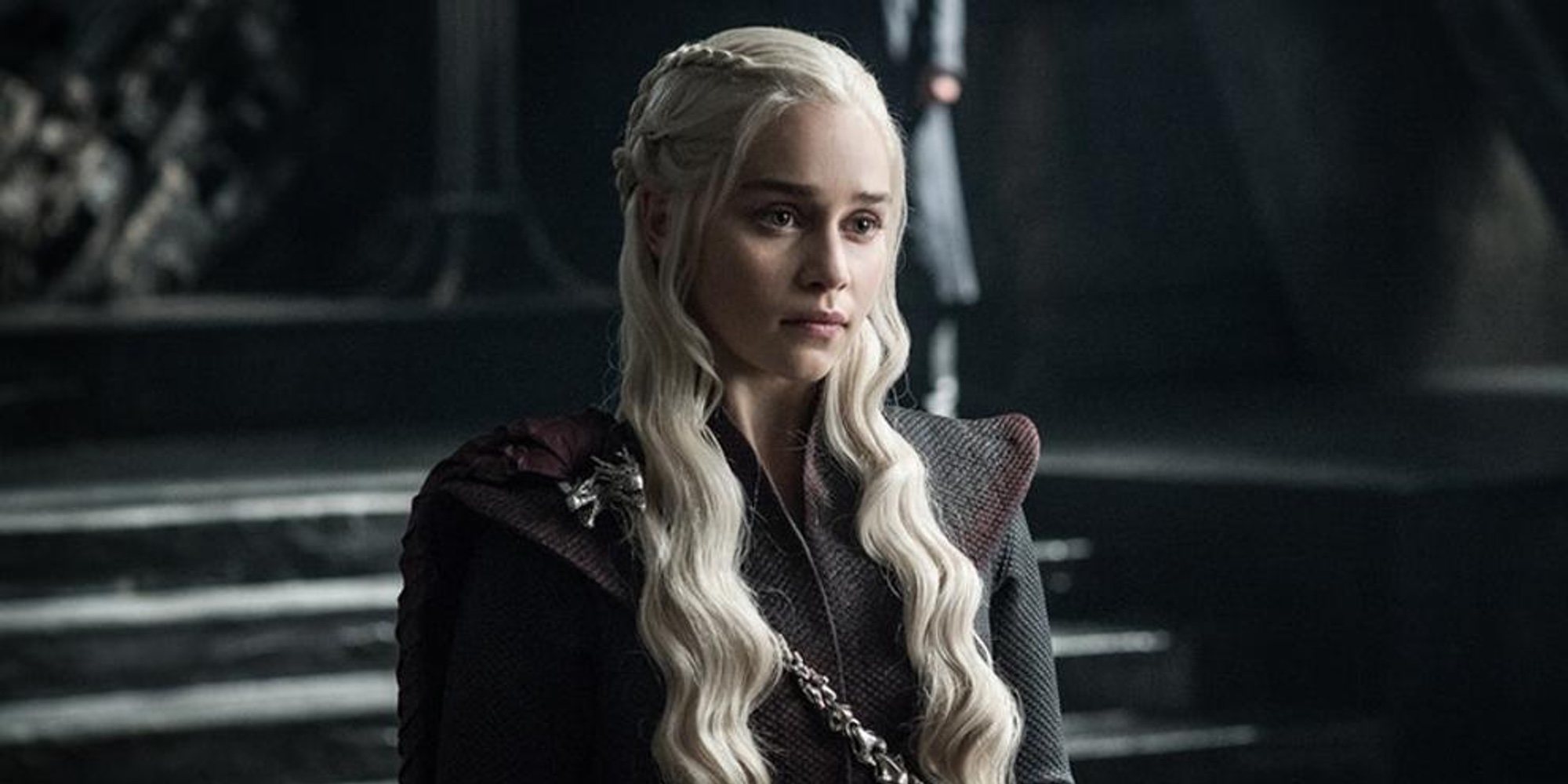 Emilia Clarke revela quién fue el culpable de que apareciera un vaso de Starbucks en 'Juego de Tronos'