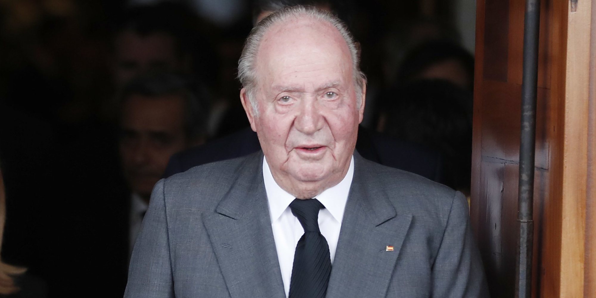 El Rey Juan Carlos anuncia que se retira de la vida pública