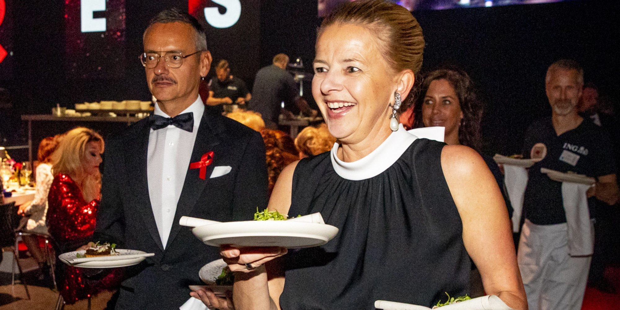 La Princesa Mabel de Holanda, camarera por un día en una cena benéfica contra el Sida