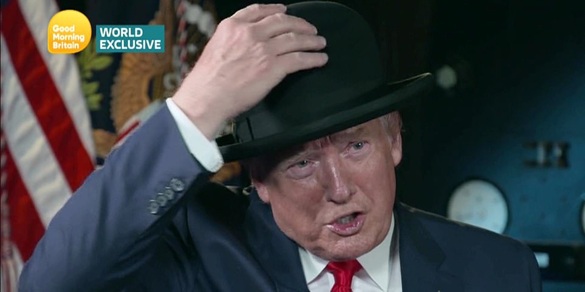 Piers Morgan regala a Donald Trump una replica exacta del sombrero de Churchill