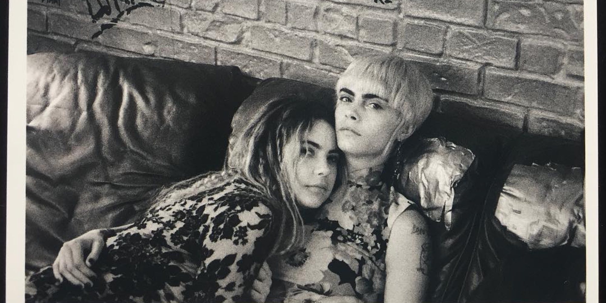 El besazo con el que Cara Delevingne y Ashley Benson celebran su Orgullo