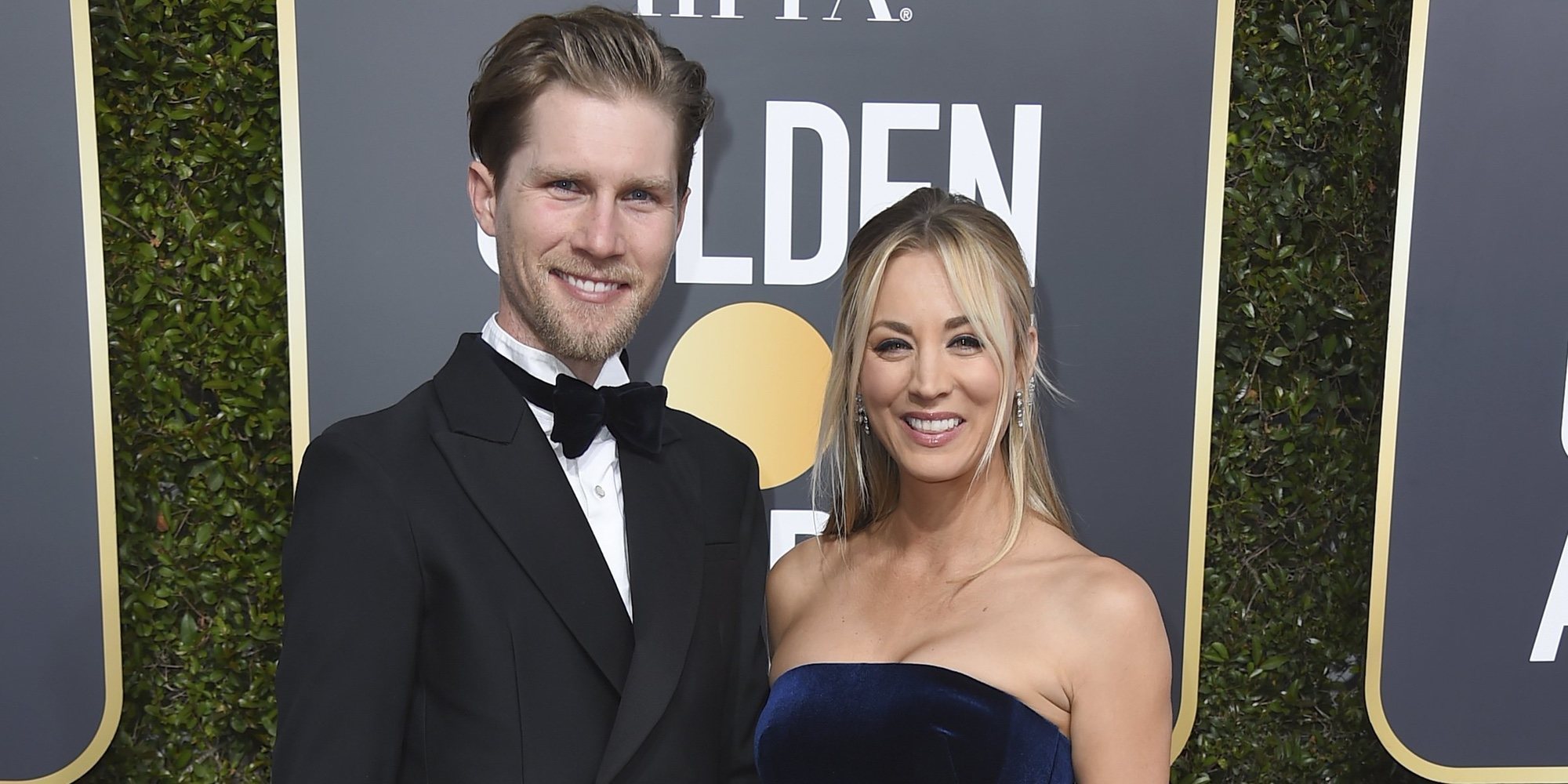 Karl Cook celebra su primer aniversario de boda con Kaley Cuoco ridiculizando a la actriz