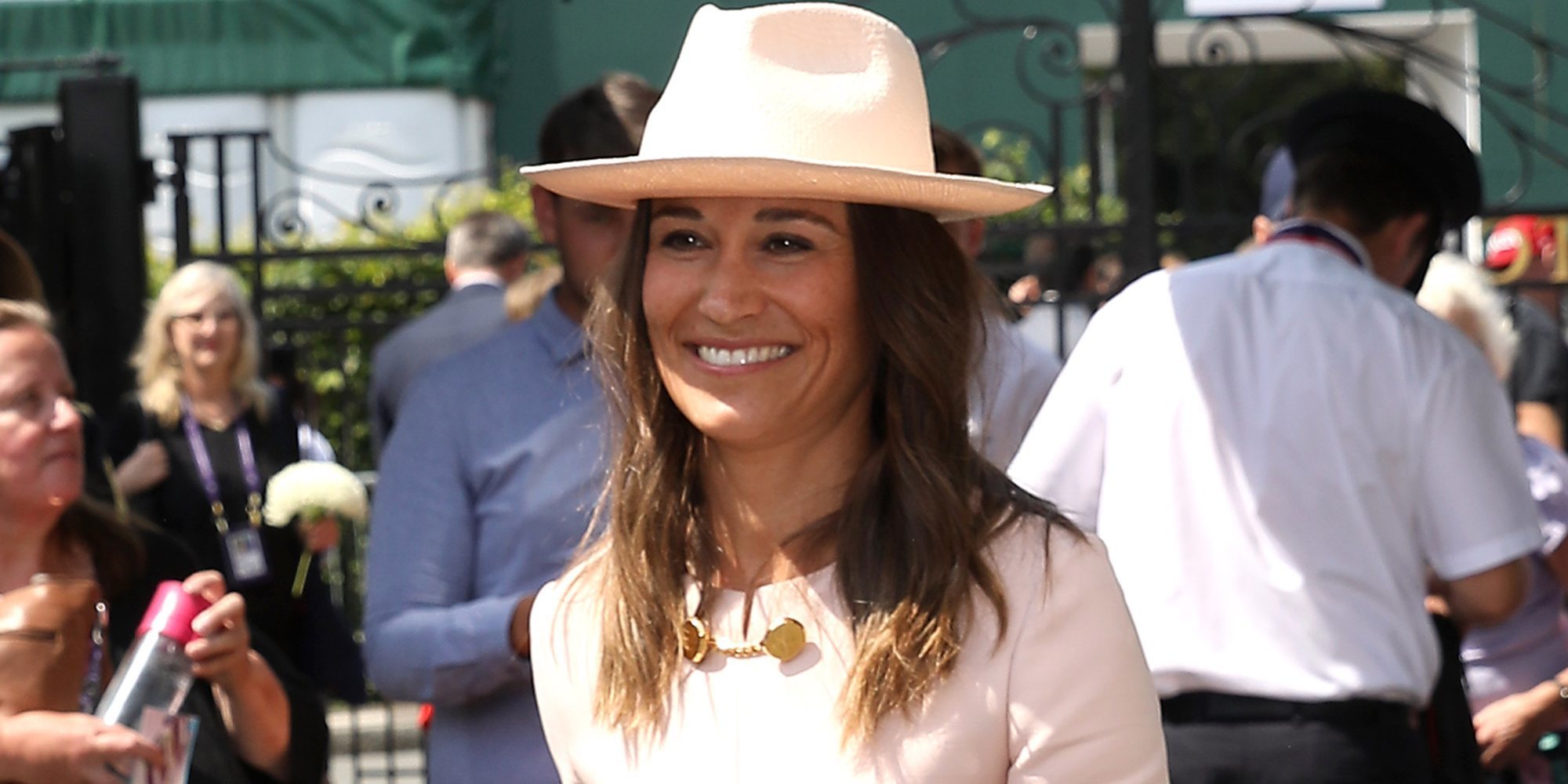 Pippa Middleton, todo sonrisas y glamour con su hermano James Middleton en Wimbledon 2019