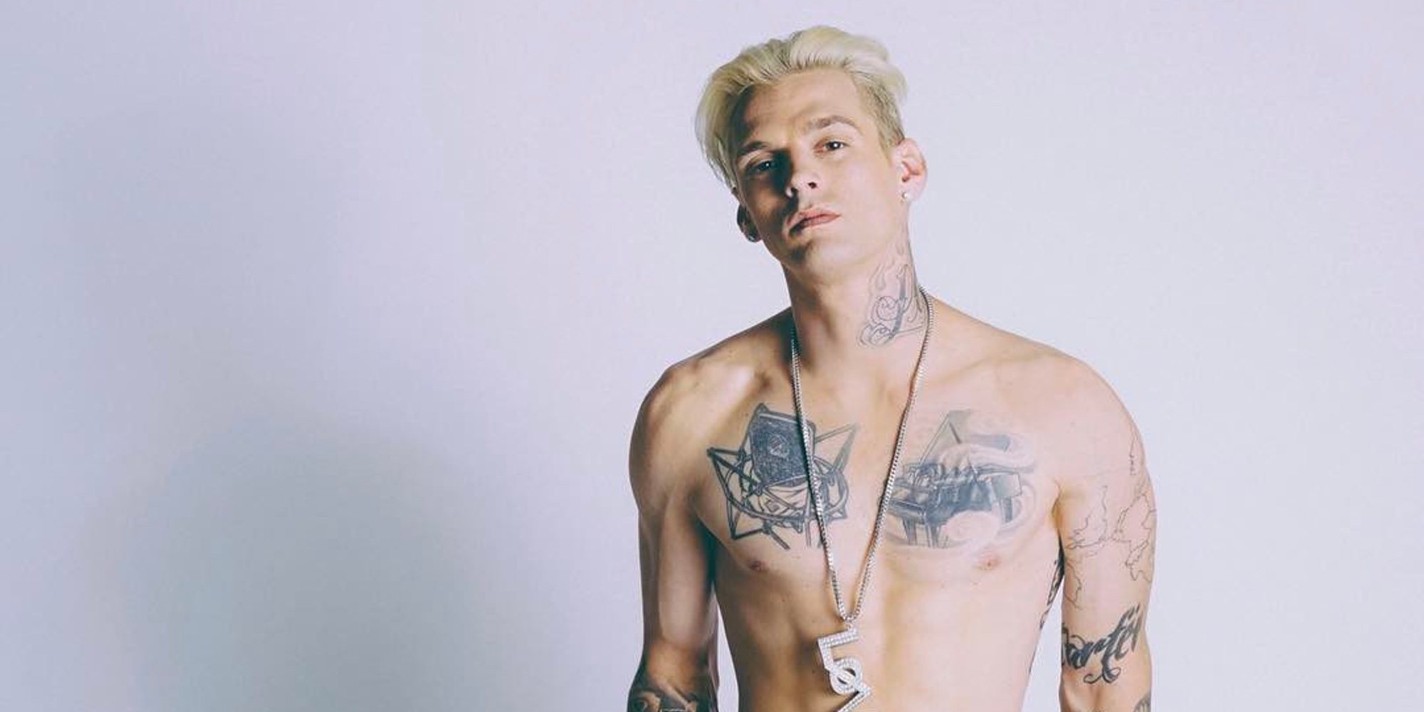 Aaron Carter rompe con su novia y es acusado de vender un perro adoptado