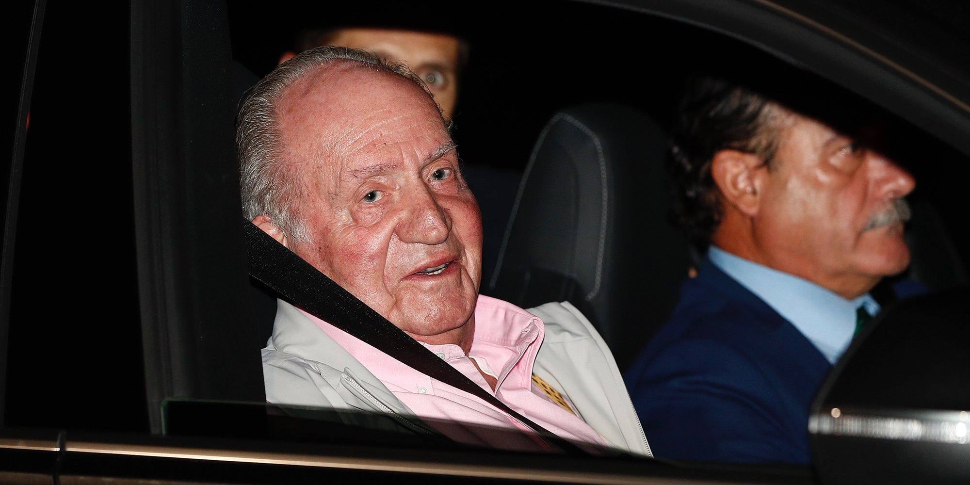 El Rey Juan Carlos entró en el hospital tranquilo y bromista antes de su operación de corazón