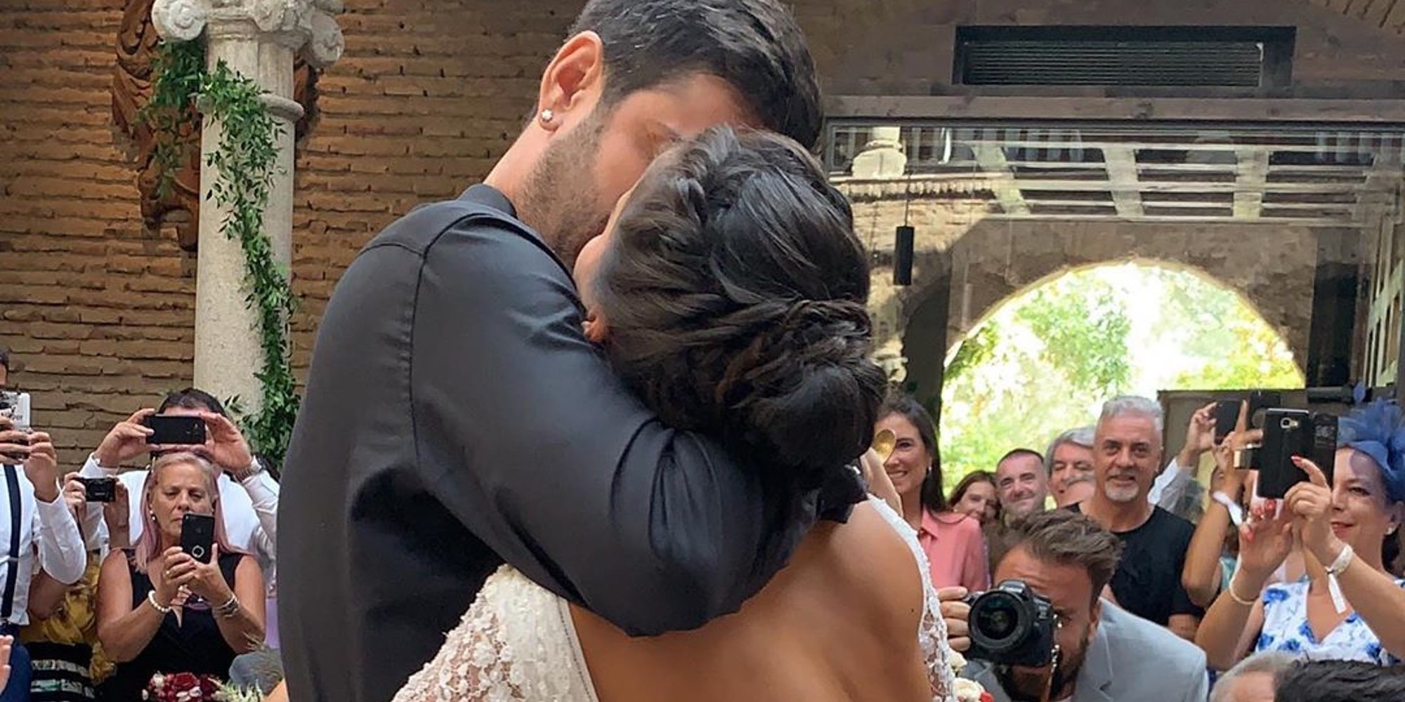 Melendi y Julia Nakamatsu se casan un día después de la fecha prevista para su boda