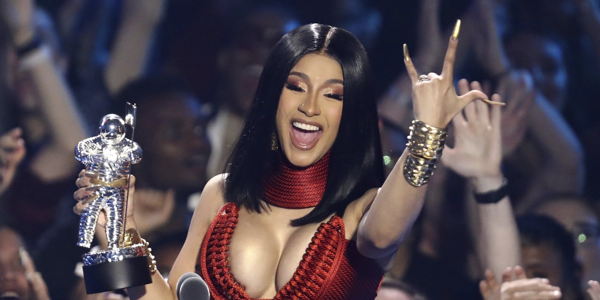 Cardi B rinde homenaje a Camilo Sesto haciendo playback de 'Algo de mí' y 'Jamás'