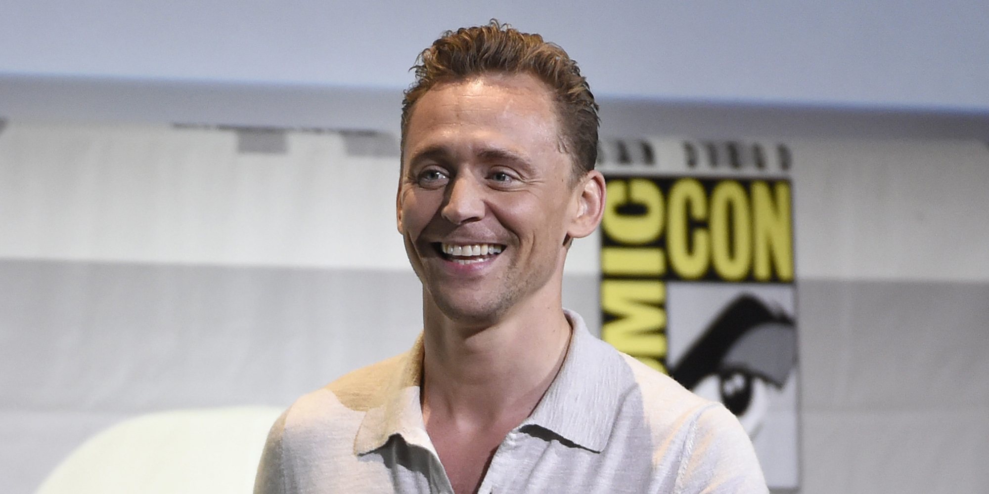 Una mujer se masturba viendo a Tom Hiddleston en el teatro