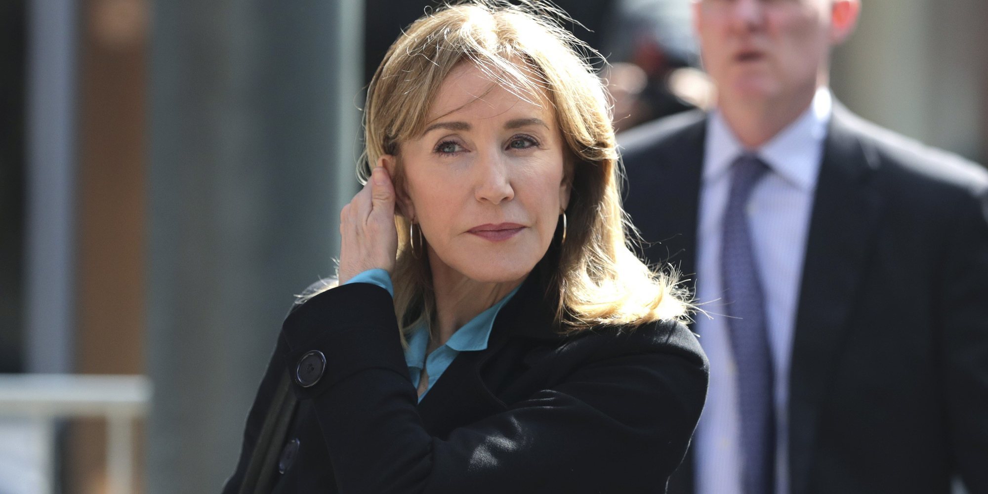 La mención a Felicity Huffman en los Emmy: "Un saludo a las ganadoras anteriores que nos ven desde la cárcel"