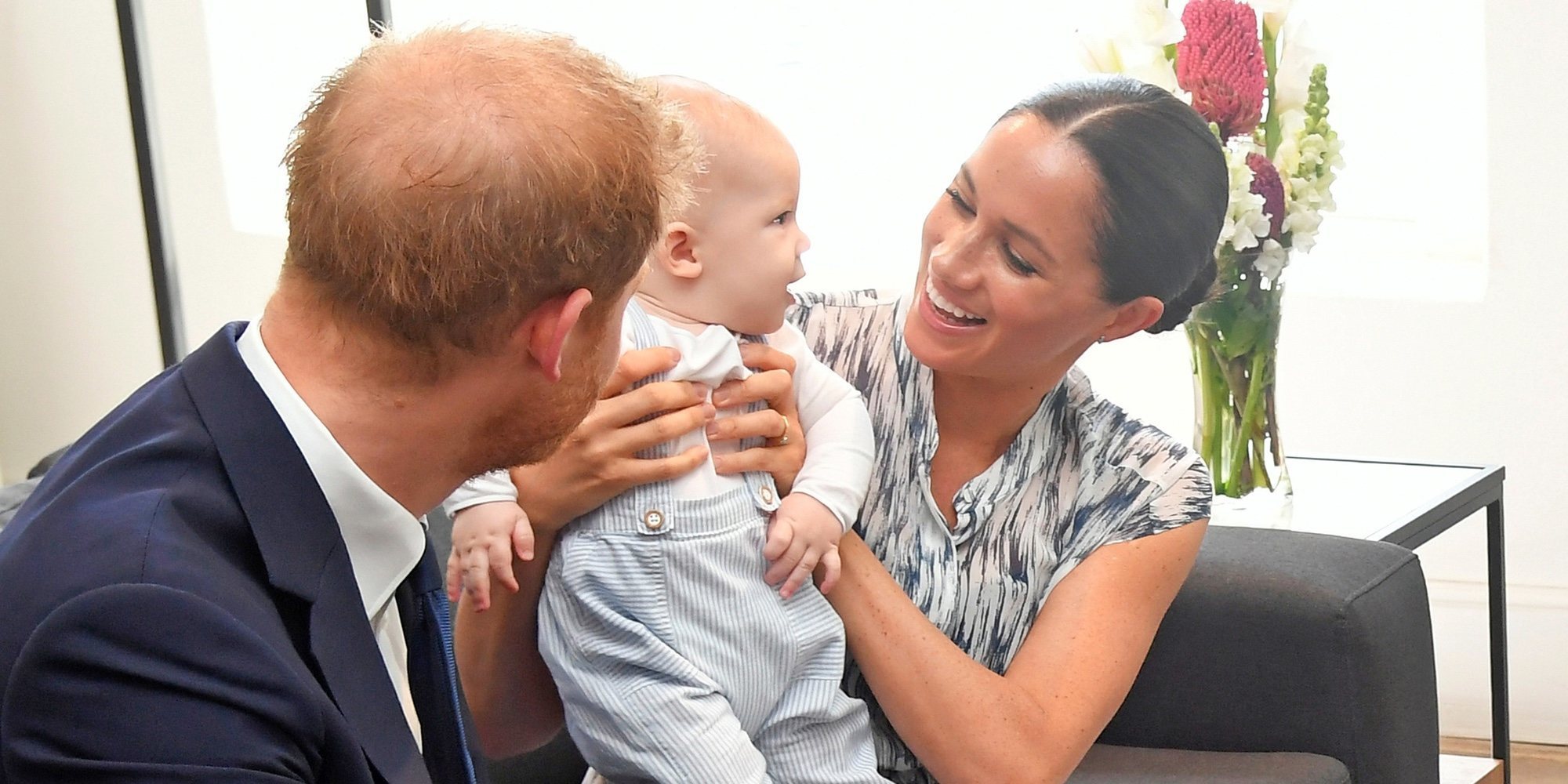 Archie Harrison, alegre y risueño en su primer acto oficial en Sudáfrica con el Príncipe Harry y Meghan Markle