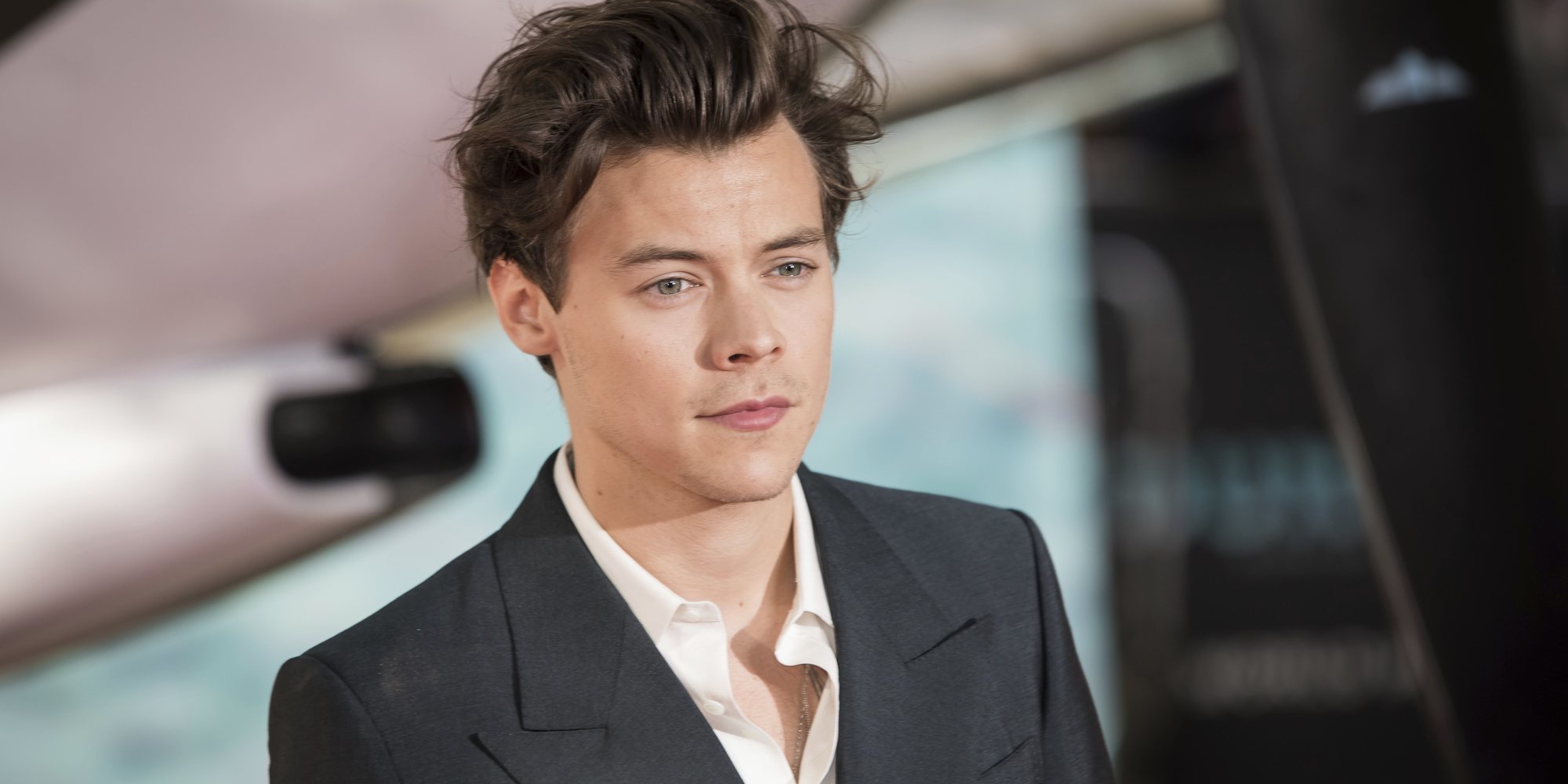 Harry Styles revela que guarda la ropa de sus conciertos en una especie de nevera con vigilancia 24 horas