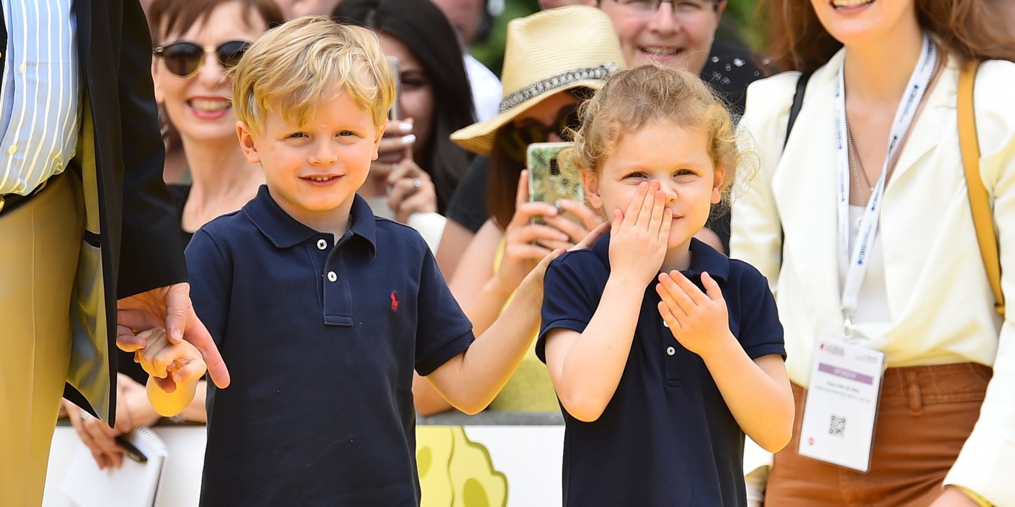 Jacques y Gabriella de Mónaco, todo alegría en su visita a una escuela en Japón