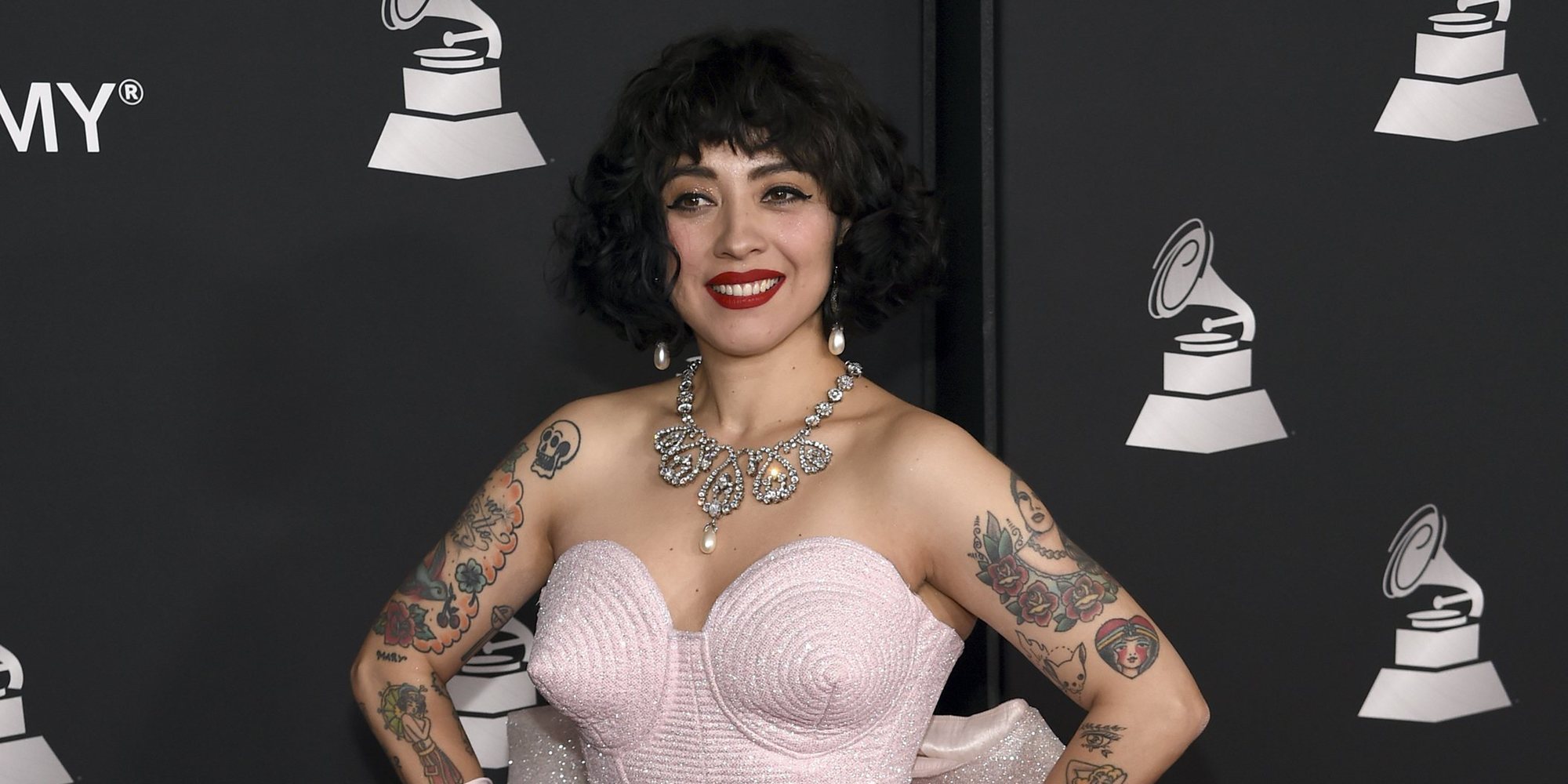 El reivindicativo posado de Mon Laferte en los Grammy Latino 2019 por la violencia en Chile