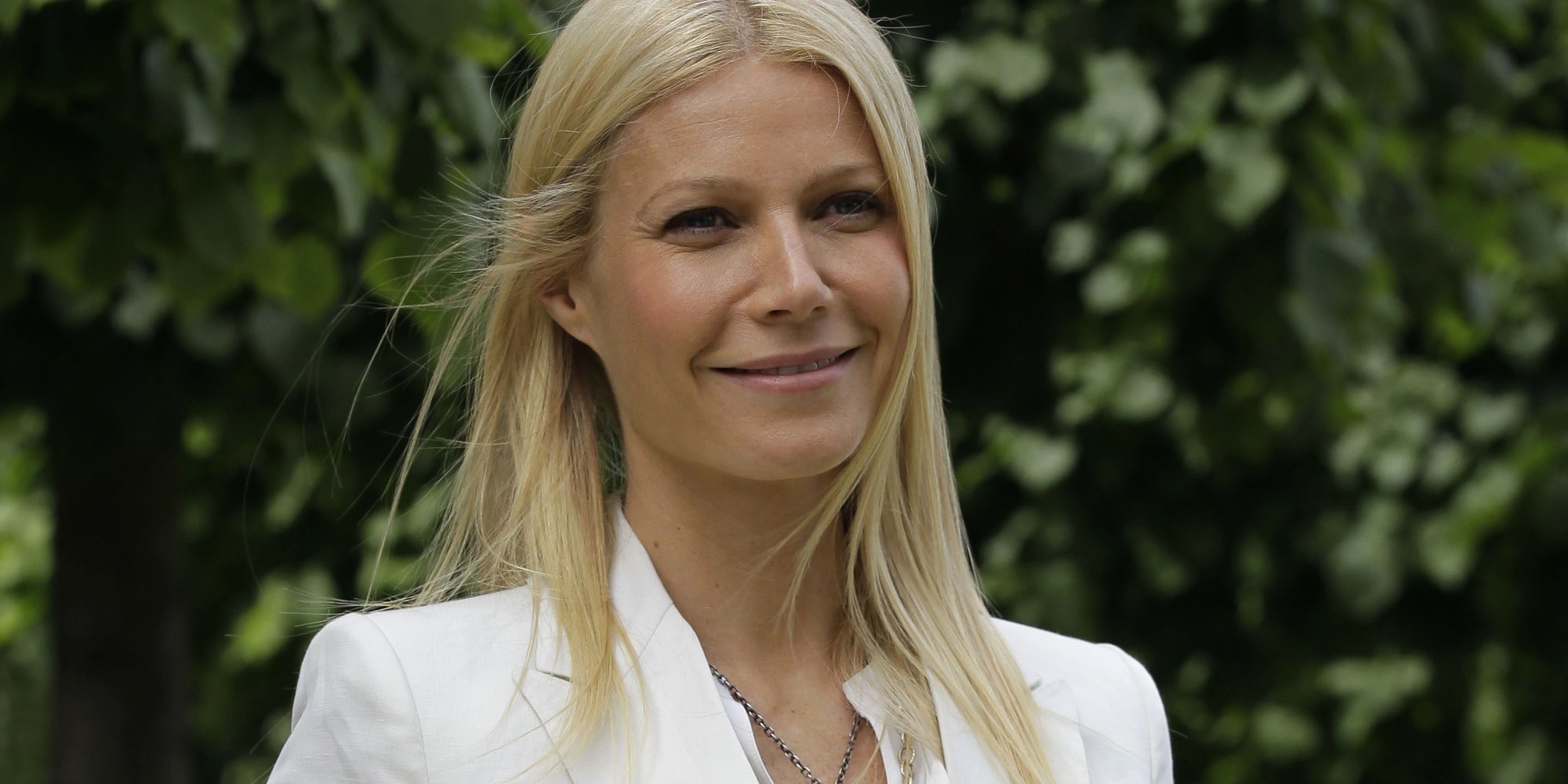 De unas esposas de oro a una piedra lunar: la extraña lista de regalos navideños de Gwyneth Paltrow