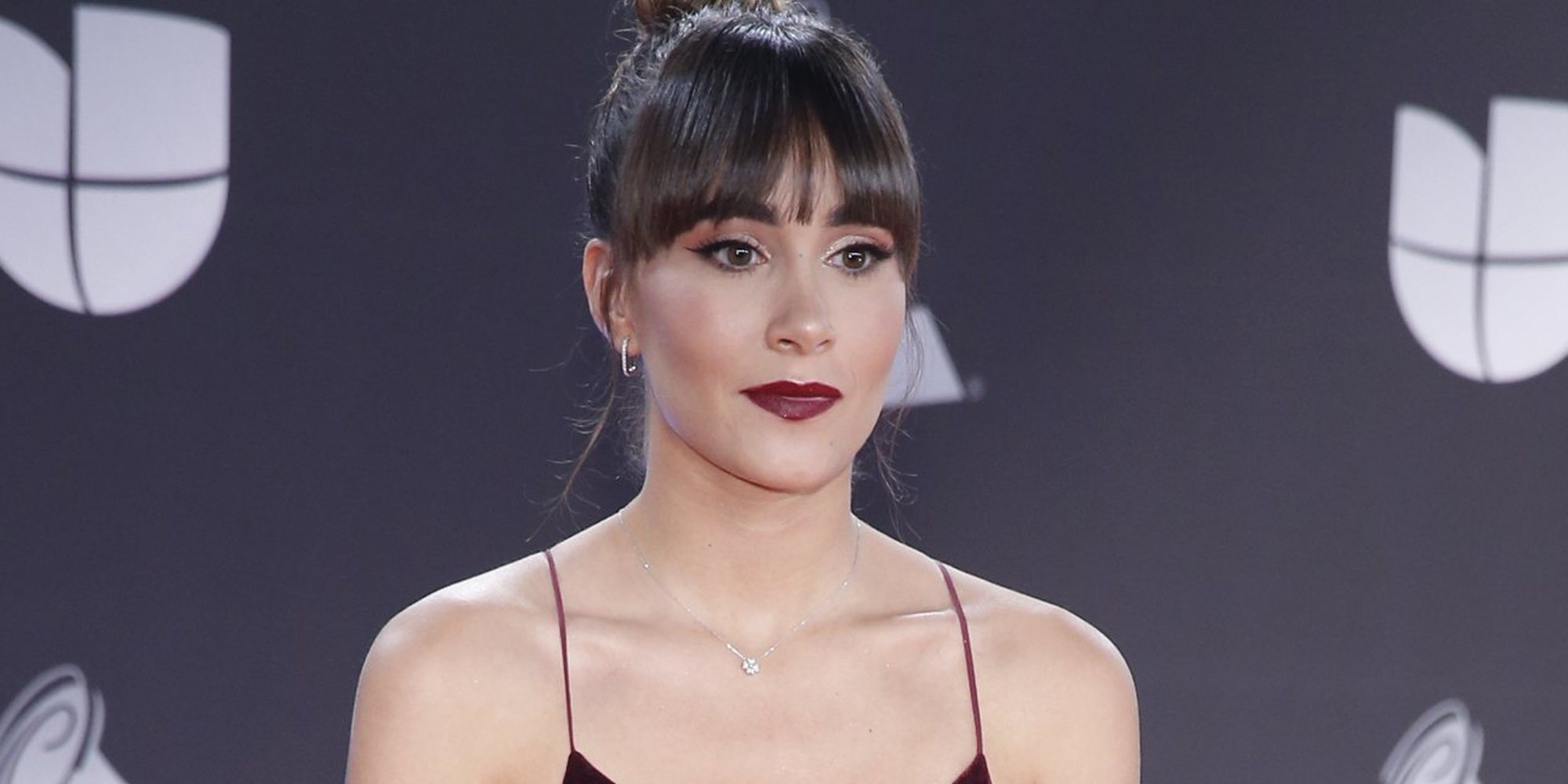 Aitana, sus padres y Miguel Bernardeau, una familia feliz y muy unida en los Grammy Latino 2019