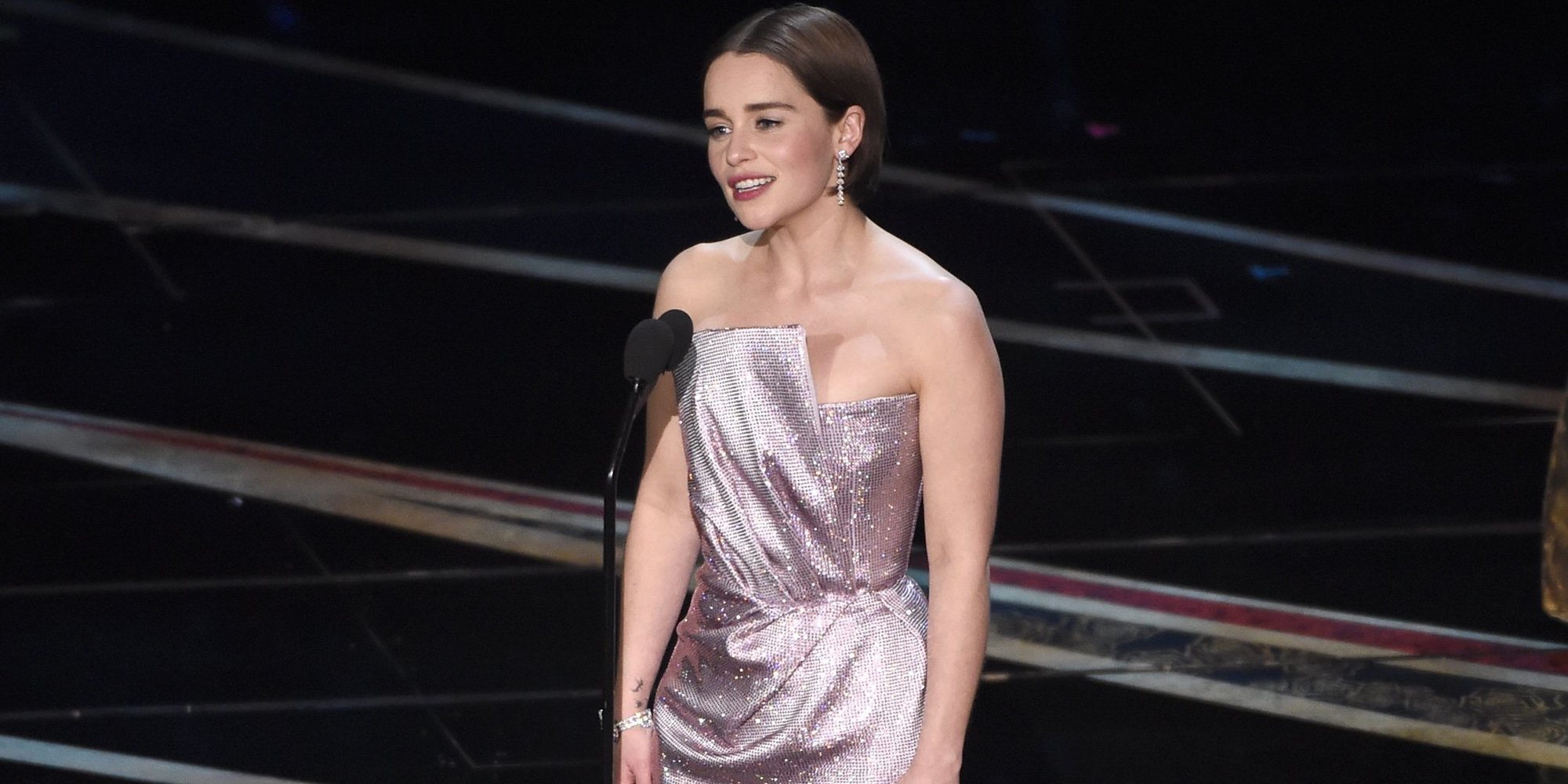 Emilia Clarke revela que los productores la presionan para que se desnude en sus rodajes