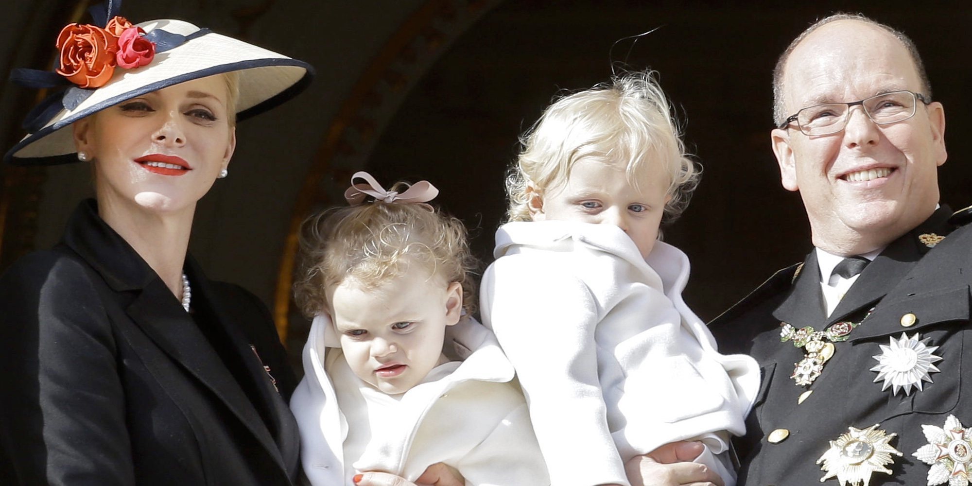 La foto solidaria de familia de Alberto y Charlene de Mónaco con sus hijos Jacques y Gabriella