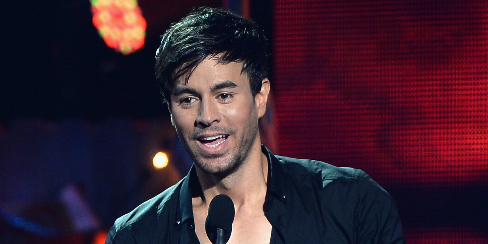 Enrique Iglesias recuerda su complicada relación con su padre Julio Iglesias: "Sufrí mucho"