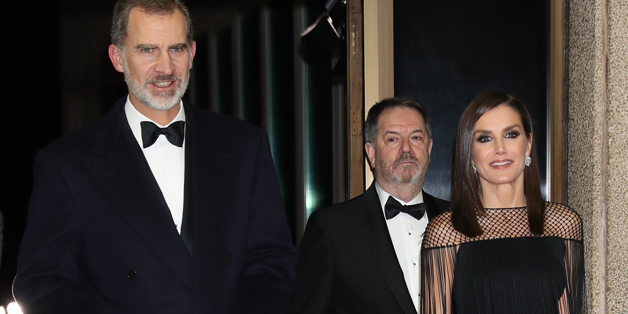 Los Reyes Felipe y Letizia entregan los Mariano de Cavia mientras Pedro Sánchez y Begoña Gómez visitan a la Reina Isabel