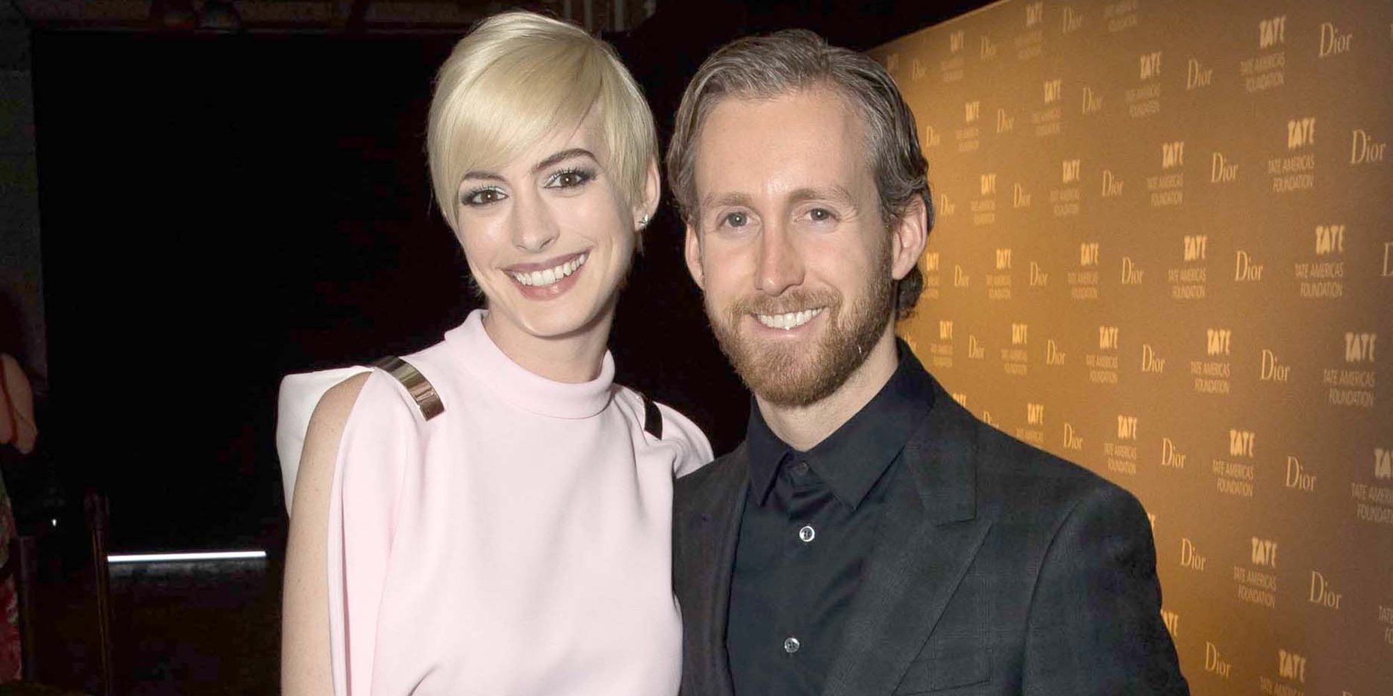 Anne Hathaway y Adam Shulman aparecen con su segundo hijo tras mantener en secreto su nacimiento