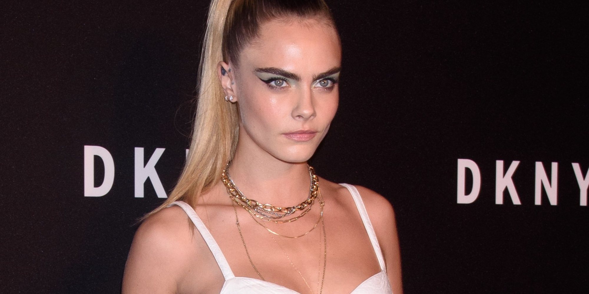 Un mensaje en la cuenta de Twitter de Cara Delevingne afirma que ella y Ashley Benson han roto su relación