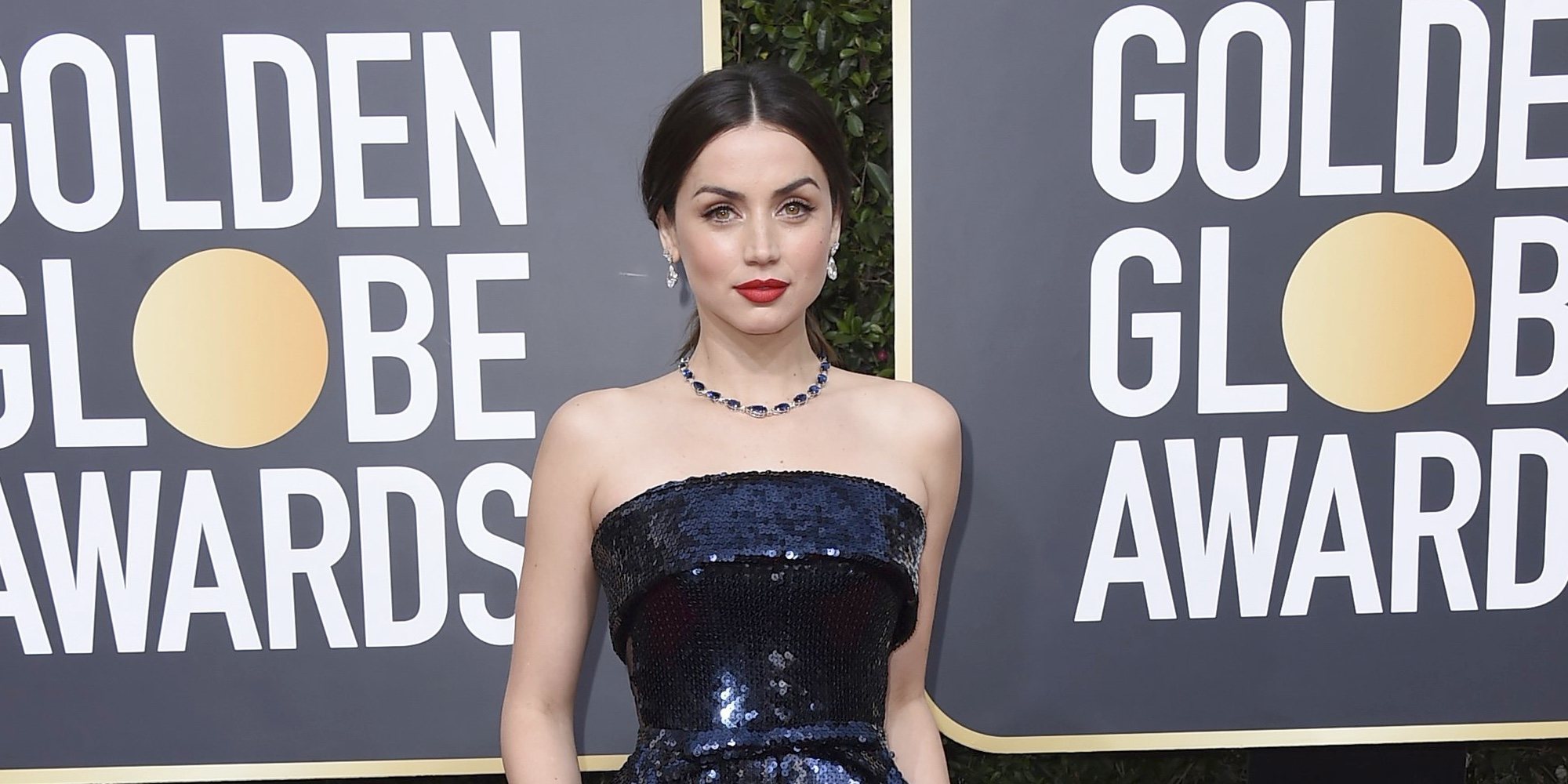 La mirada indiscreta que ha hecho viral el posado de Ana de Armas en los Globos de Oro 2020