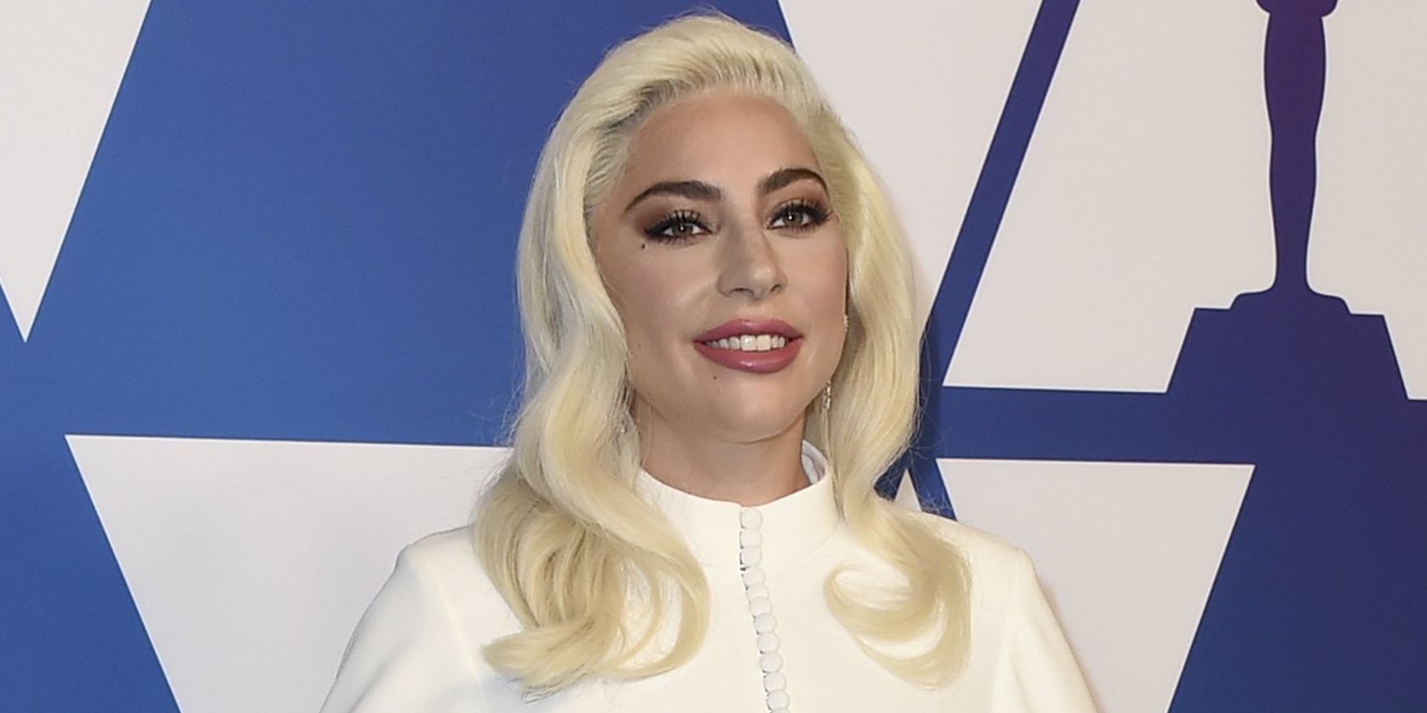 Lady Gaga comienza 2020 besando apasionadamente a un misterioso hombre en Las Vegas