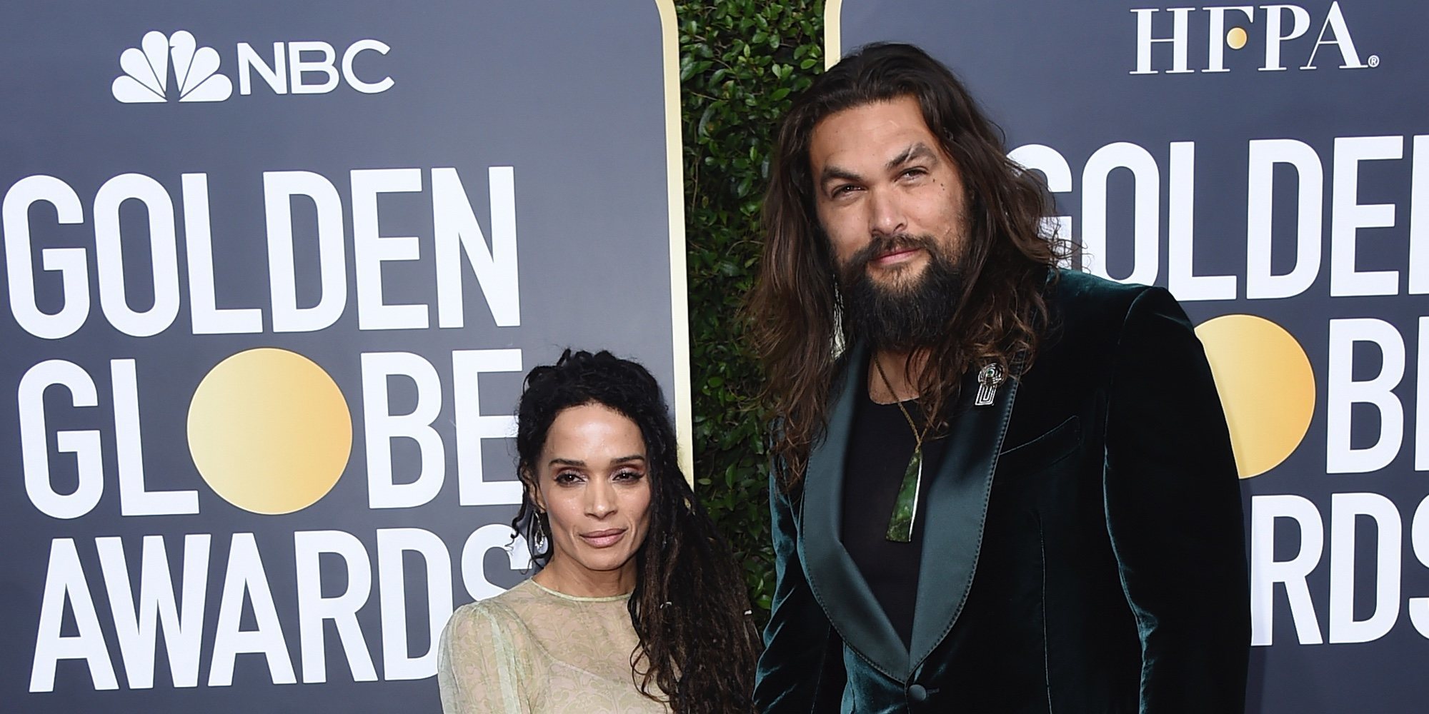 La razón por la que Jason Momoa se quitó la americana y presumió de músculos en los Globos de Oro 2020