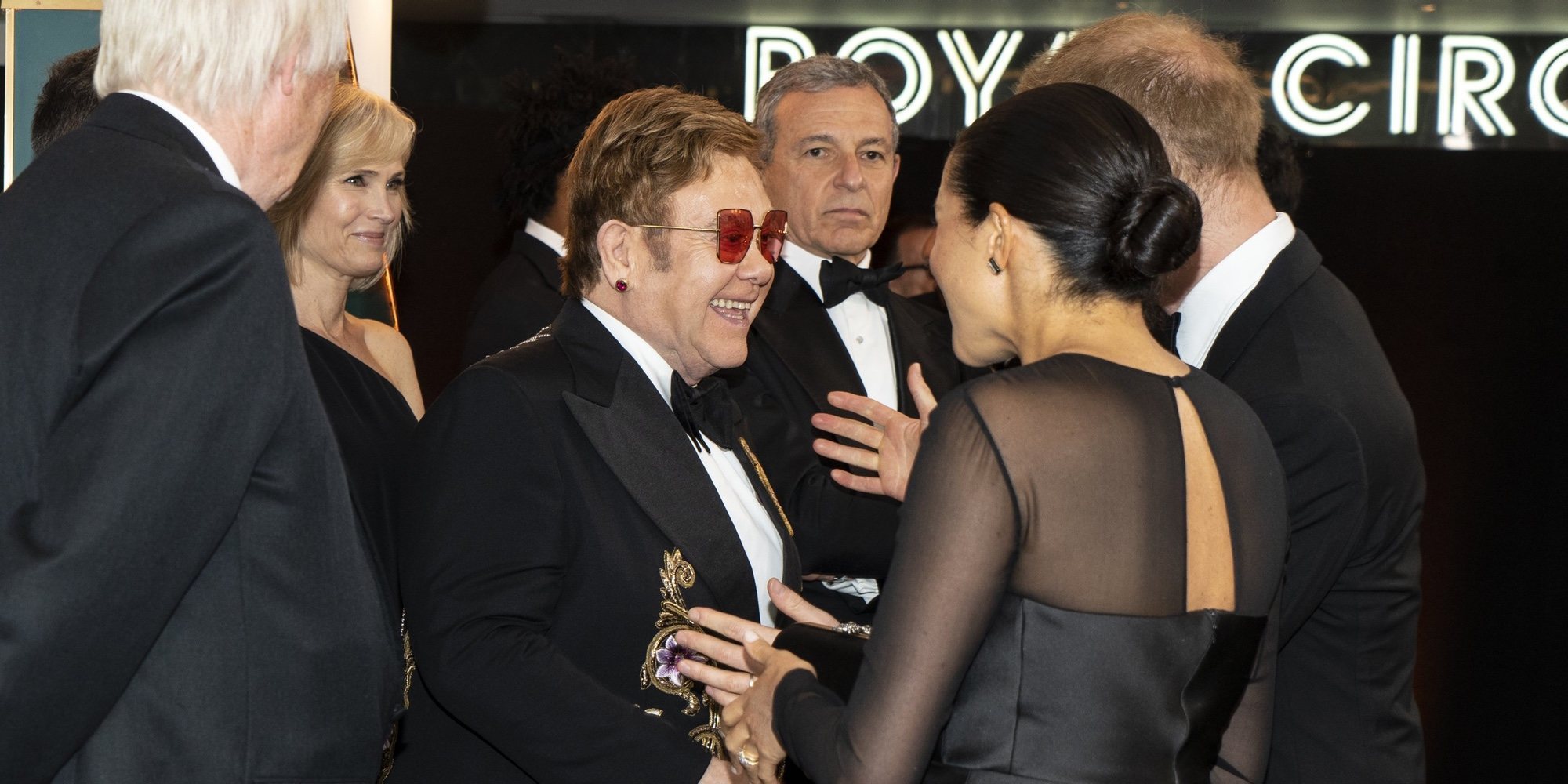 El Príncipe Harry y Meghan Markle le contaron a Elton John su decisión de abandonar la Casa Real Británica