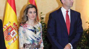 Doña Letizia rompe con la sobriedad junto al Príncipe Felipe en Girona