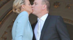 Alberto de Mónaco y Charlene Wittstock se dan el 'sí quiero' en una emotiva ceremonia ante 80 personas