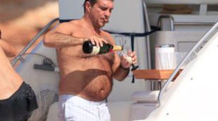 Joan Laporta se rodea de champán y de mujeres durante sus vacaciones en Formentera