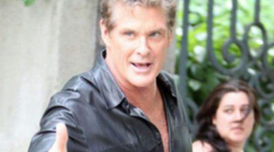 David Hasselhoff aterriza en el rodaje de 'Fuga de cerebros 2' junto a Adrián Lastra y Canco Rodríguez