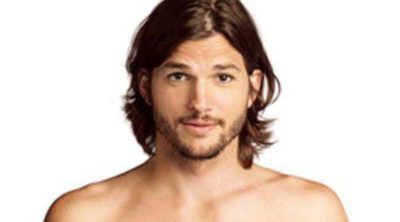 Ashton Kutcher se desnuda para promocionar 'Dos hombres y medio'