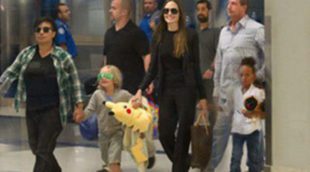 Angelina Jolie presume de hijas en Los Angeles mientras Brad Pitt continúa rodando en Londres