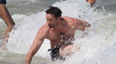 Hugh Jackman presume de cuerpo y de familia en Saint-Tropez