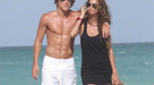 Diego Forlán y Zaira Nara, merecidas vacaciones en Miami Beach