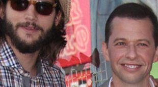 Jon Cryer, de 'Dos hombres y medio', recibe su estrella en el Paseo de la Fama junto a Ashton Kutcher