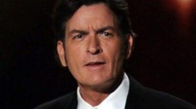 Charlie Sheen y la compañía Warner Bros. firman la tregua tras su despido en 'Dos hombres y medio'