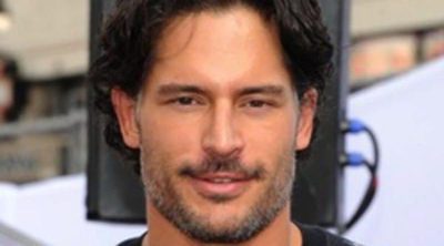 Joe Manganiello, de 'True Blood', se relaja en Hawai en compañía de una bella joven