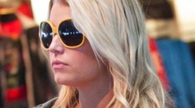 Jessica Simpson presume de embarazo en el aeropuerto de Los Ángeles