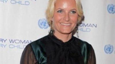 Mette-Marit de Noruega comparte agenda solidaria con Lily Cole y Christy Turlington en Nueva York